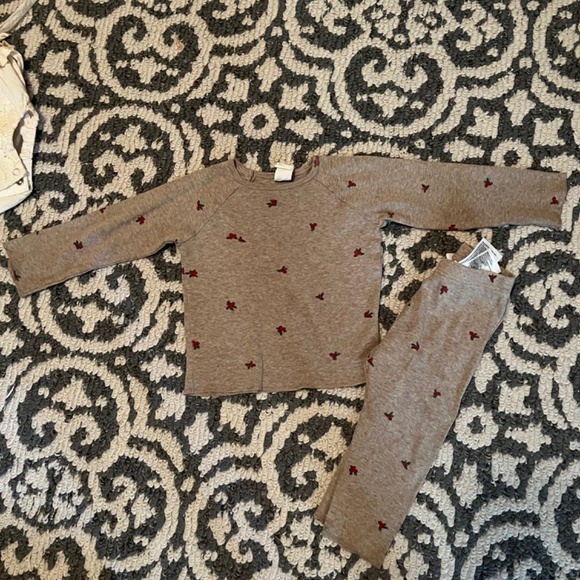 Jamie Kay leggings (cookie),H&M holly berry set & karibou waffle knit leggings - Picture 2 of 3